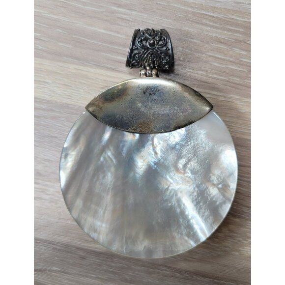 Meran Sterlng Silver, Mother of Pearl & Onyx Large Round Ornate Pendant 161 - Picture 6 of 9